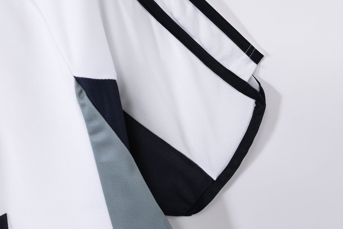 Real Madrid 2000/01 Retro Jersey - Home Edition