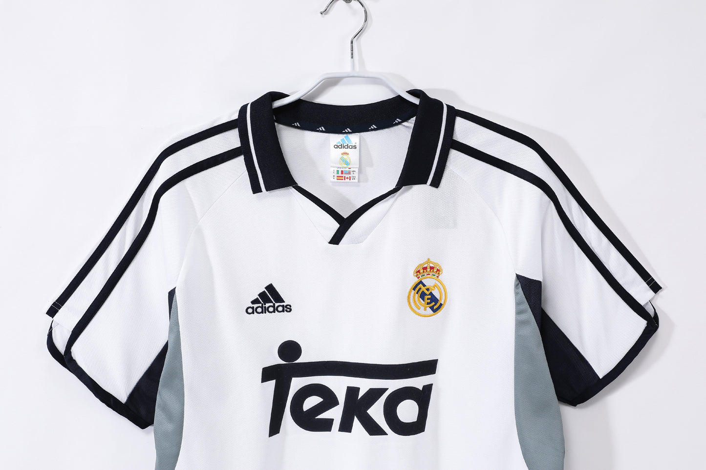 Real Madrid 2000/01 Retro Jersey - Home Edition