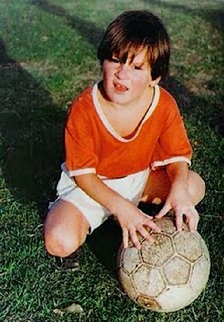 Lionel Messi - The Boy Who Grew While the World Waited